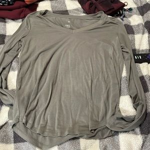 SO favorite v-neck medium long sleeve